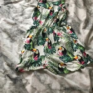 Byxdress - Jättefin byxdress i jättebra skick och köparen står för frakt😊