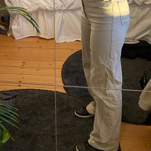 Jeans - Superfina stretchiga jeans💓 sparsamt använda! Passa bra i längden på mig som är 163cm🤍