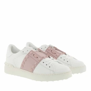 Valentino sneakers  - Intressekoll på mina sneakers från valentino, köpta i slutet på januari i år, skriv för egna bilder. Kvitto, box, skosnören och dustbag finns! strl 40 men passar mig med 39, pris kan diskuteras!!