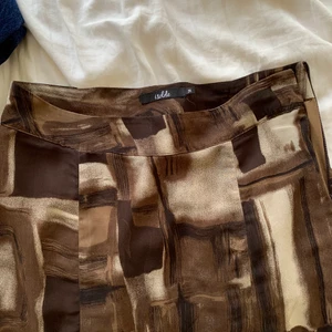 Mönstrad minikjol🤎 - Fint skick🤎midjemått: 82cm, längd: 74cm