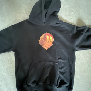 Hoodie  - Hoodie från märket blackcopshop typ 350kr nypris