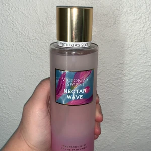 Victoria’s Secret mist - Aldrig använd mist från Victoria’s Secret. Säljer för 80kr, frakt ingår✨