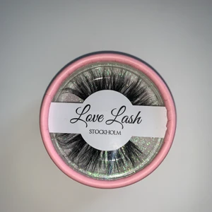 Lösögonfransar  - Superfina lösögonfransar som tyvärr inte kommit till användning. Säljer för 40kr, frakt ingår!✨