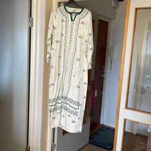 Fin sa arabisk klänning  - Den är helt ny. Den har aldrig använts. 