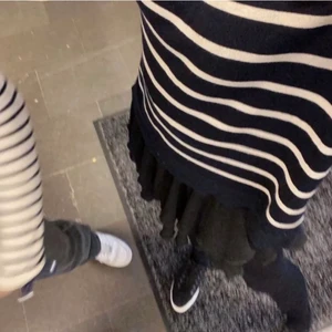 marinblå randig tröja - marinblå randig tröja från zara som inte säljs längre 💕