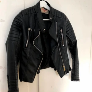 Skinnjacka - Skinnjacka från chiquelle. Storlek 36, bra skick.