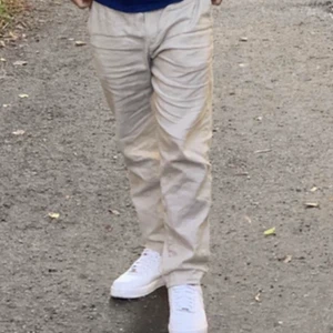 Linnebyxor  - Linnebyxor från hm, använda 2-3 gånger. säljer då dom blivit för små för mig. Storlek XS funkar även som S.