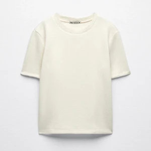 stickad t-shirt - använd ett par gånger, köparen står för frakten💗💗Skriv för egna bilder!