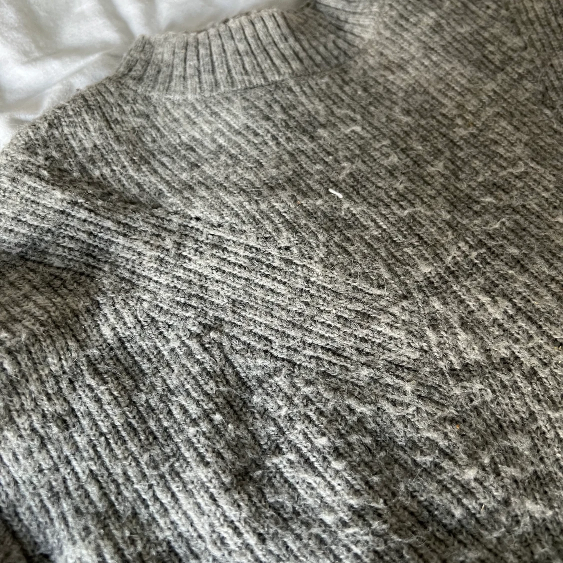 Grå stickad  - 91