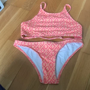 Bikini med mönster strl XXS - Bra skick. Den är några år gammal.