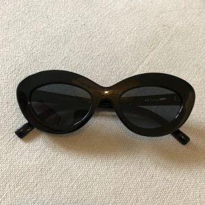 🖤 Solglasögon Le Specs 🖤 - För fler bilder skriv 💋