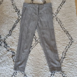 Gråa kostymbyxor, HM - Säljes pga används aldrig, väldigt bra skick