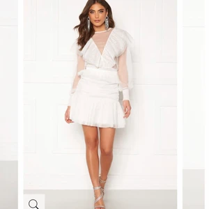 Alexandra Nilsson x bubbleroom - Säljer både toppen och kjolen från Alexandra Nilsson x bubbleroom☺️ kjolen är i storlek 42 & toppen är i storlek 40, båda passar både till mindre/större. Nypris: 798kr, pris kan diskuteras vid snabb affär