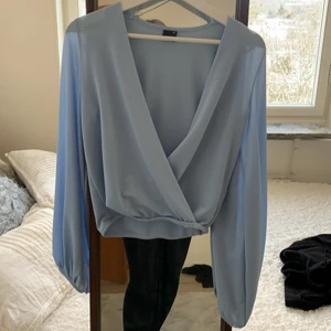 Tröja - Jättefin ljusblå omlott tröja