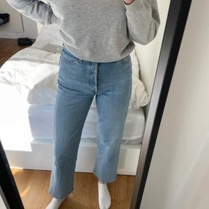 Levis ribcage straight - Levis ribcage straight 29, hög midja och bra skick. Är 173 lång