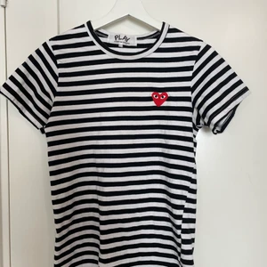 Cdg t-shirt - Superfin t-shirt som tyvärr inte kommer till användning. Så himla skönt material och den är som ny!