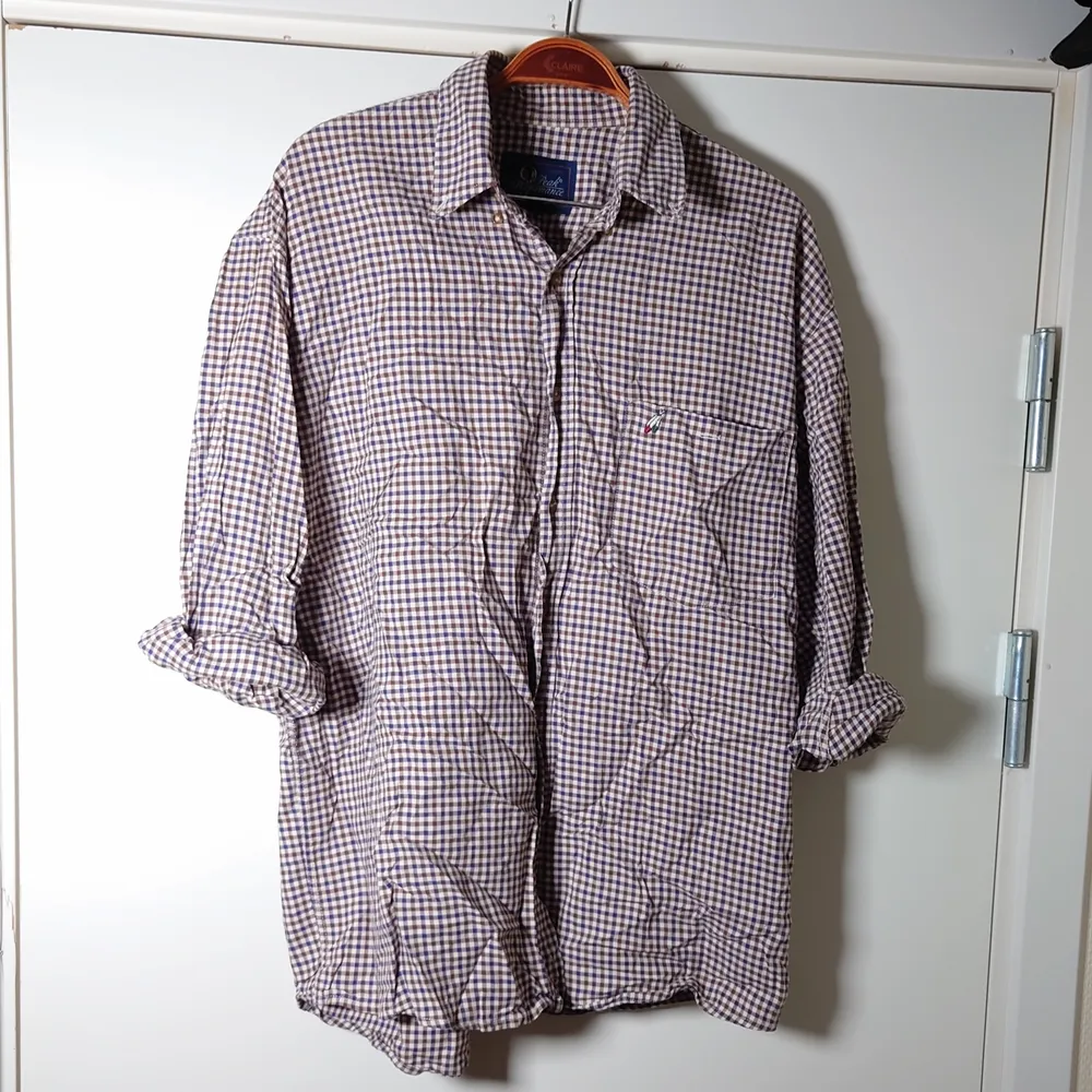 Klassisk rutig skjorta från Peak Performence🌱. Skjortor.