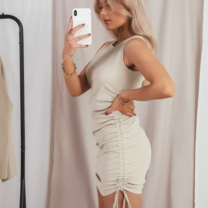 Erica Kvam x NA-KD - Klänningen är aldrig använd, pm vid fler bilder☺️