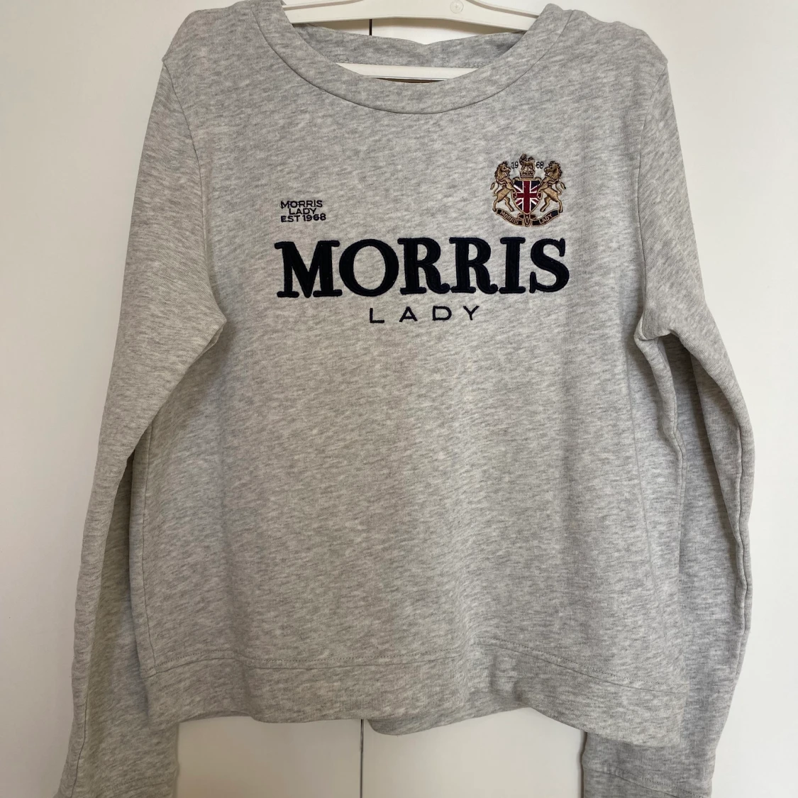 Grå ”Morris Lady” tröja i storlek XS.