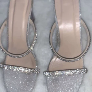 Klackar - Silvriga klackar i stolen 38 i fint skick