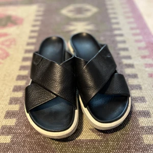 Ecco sandaler - Suuuuper sköna bra sandaler från Ecco. Endast använd några fåtal gånger så i perfekt skick. Storlek 37. Inköpt för 1200kr