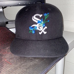 Sällsynt fitted Sox keps - Sällsynst fitted Sox keps size : 7 1/4. Skriv om du vill ha flera bilder!