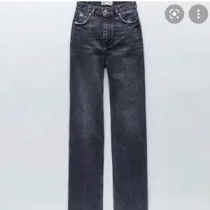 Zara jeans i fint skick köpta på plick  (se färgen bäst på sista bilden). Säljer då jag har likadana💞