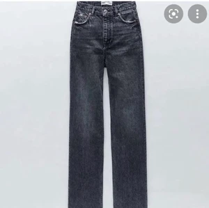 Zara jeans - Zara jeans i fint skick köpta på plick  (se färgen bäst på sista bilden). Säljer då jag har likadana💞