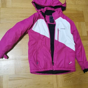 Jackor - 3 jättefina jackor,1 för 100kr. Alla 3 för 250kr.alla I st. 152-158.skriv för mer info/bilder