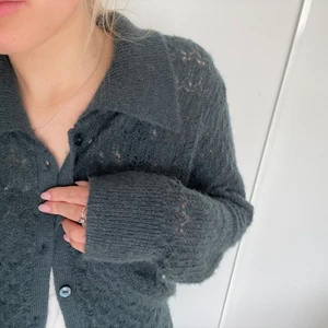 Kofta - så fin mörkgrön kofta från zara! 💕