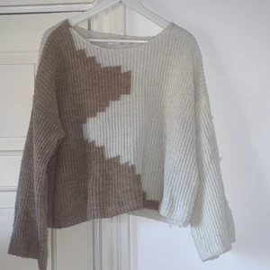 Stickad tröja  - Mysig stickad tröja, skulle säga att den är lite ”baggy“, köparen står för frakt 