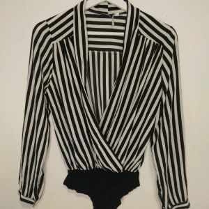 Blusbody från booho st XS - Blusbody från booho i storlek xs. Finns inget att anmärka på. Otroligt skön och fin på. 