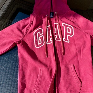 GAP zipper hoodie auberge - Använd endast några gånger! Mycket bra skick!