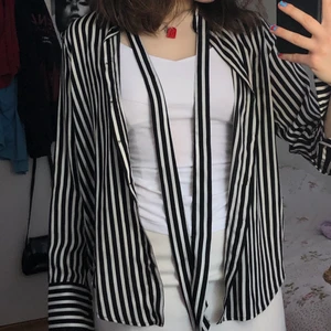 Randig skjorta  - Har använt den en gång. Ganska stor i storleken 