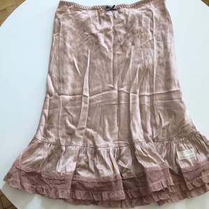 Aldrig använd, ljuvlig!❤️Vintage Rosé. Rock a fellow silk skirt. Collection 2011