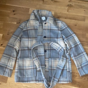 Vår jacka  - Knappt använd alls, jätte fina vårfärger de passar xs-s den är lite oversize 