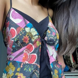 90’s klänning  - Söt klänning som är köpt secondhand i Paris. 💞🌸🌺💐  