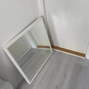  Säljer en spegel från IKEA. 70x70 cm
