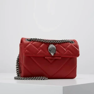 Kurt Geiger väska  - Interessekoll på min fina röda Kurt geiger väska. Jätte bra skick och super fin💖