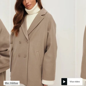 Nakd kappa - ‼️ SÖKER ‼️ denna kappa från Moa Mattsson x nakd i storlek 32/34. Hör gärna av dig om du är villig att sälja eller vet någon som säljer 💕😮‍💨