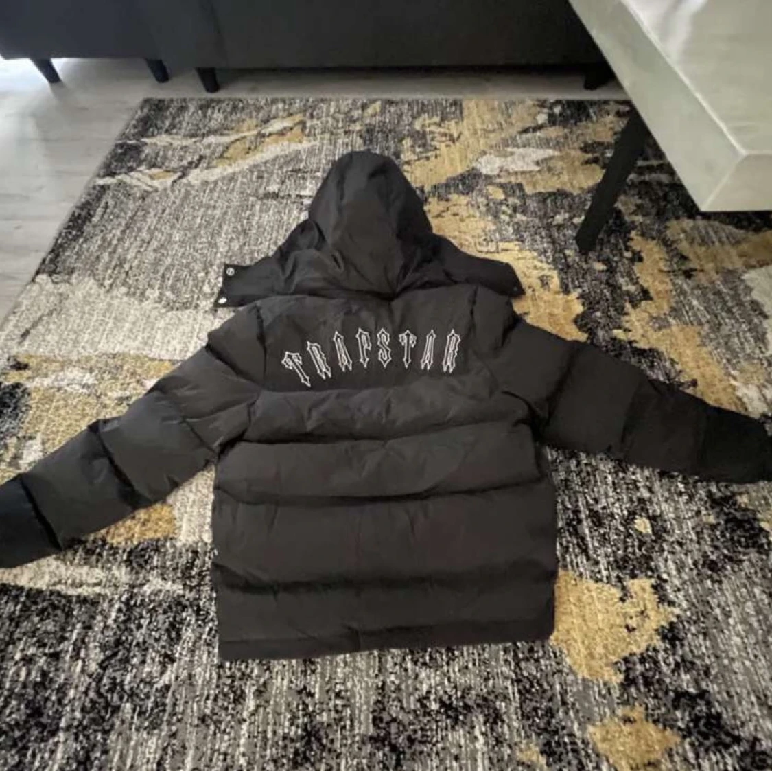 Jackan passar inte längre  - 90