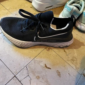 Nike  - Sko från Nike, knappt använda, storlek 38,5 