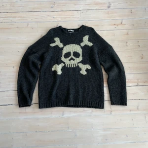 Our Legacy skull knit sz 50 - Fint skick. Använd 2 ggr. Inga flaws. Sz 50