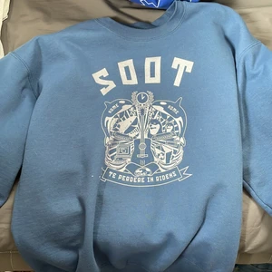 Wilbur soot merch - Ganska bra skick men lite nopprig. Säljer då jag inte kollar på han längre. Oversized på mig som 160. 