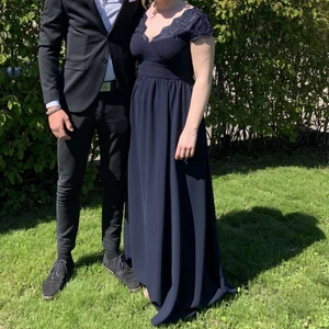 Balklänning - Säljer min balklänning från förra året 2021. En blå dröm som är otroligt fin och bekväm!💙 Priset är inklusive frakt!! 🚚 📦 