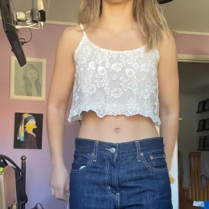 Sommar linne  - Köpt på new yorker för cirka 6år sen, har inte använt den jätte mycket så den är fortfarande i ett bra skick. 