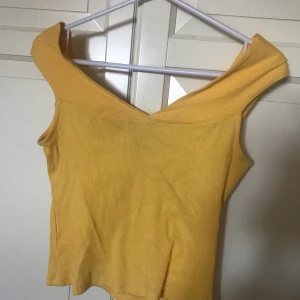 Topp från mango⚡️💛💛 - Superfin men för liten för mig tyvärr💛😭💕⚡️