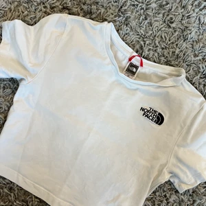 The norh face - Fin kroppad tröja. storlek s. 50kr pluss frakt