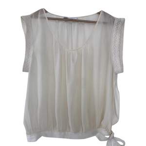 Sheer DKNY top in exru colour. Fabric might show signs of aging.