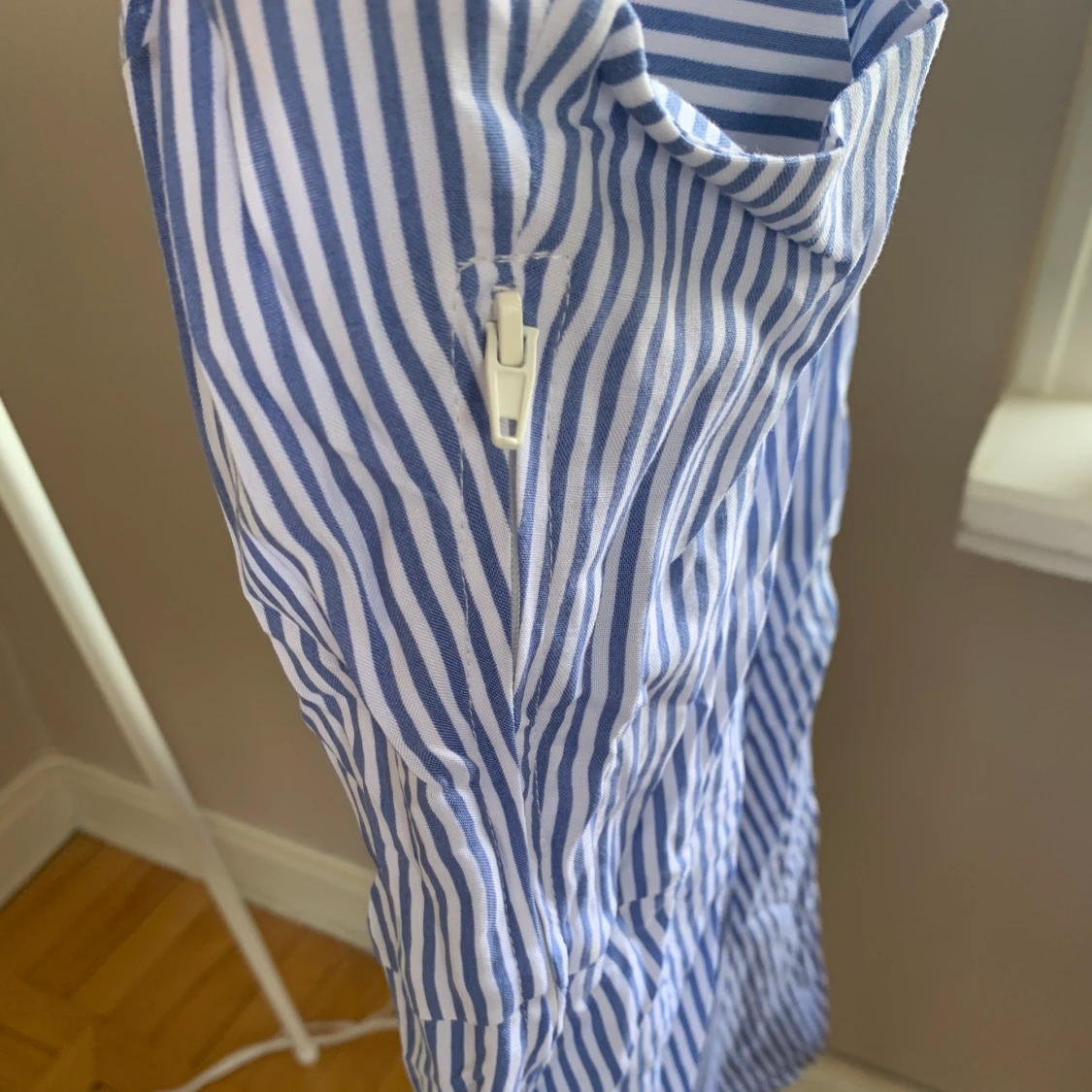 Blåvit randig playsuit från H&M - 91